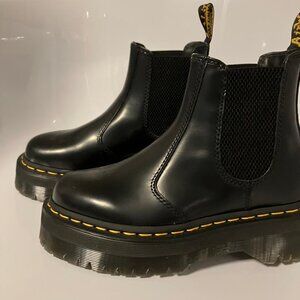 Dr Martens Women's 2976 Quad Chelsea Boot US size 6
